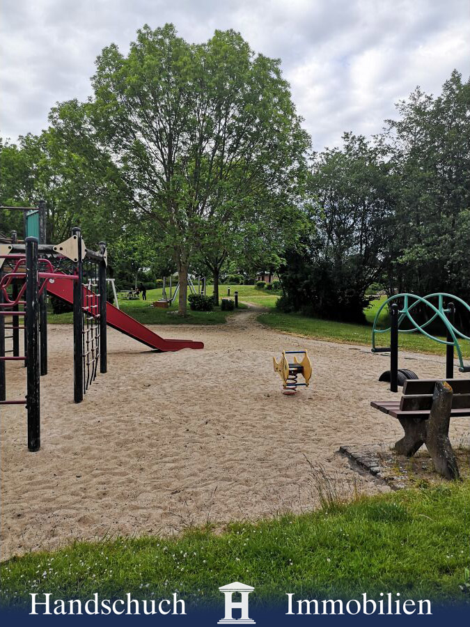 Großer Spielplatz in der Nähe